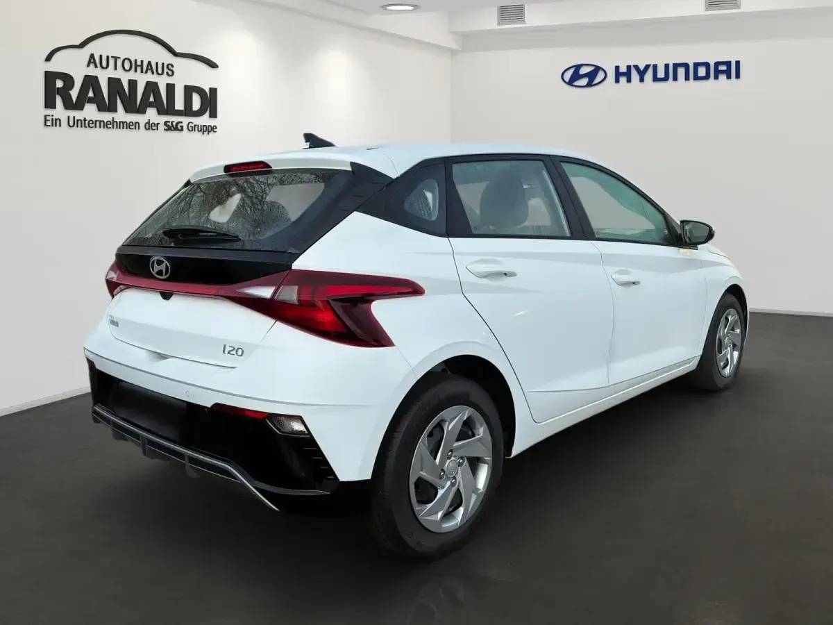 Neu Hyundai i20 Select 101 PS (74 kW) 2025 Weiß Limousine