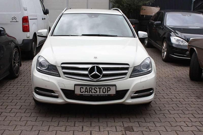 Calcitweiss unilack Gebraucht 2011 Mercedes C200 Kombi | 9.900 € (Guter Preis) - Bild 1/4