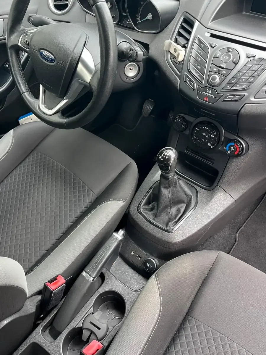 Usata Ford Fiesta 80 CV (58 kW) 2016 Argento Utilitaria