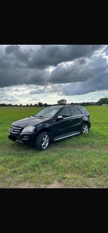Schwarz Gebraucht 2008 Mercedes ML320 SUV | 10.499 € - Bild 1/4