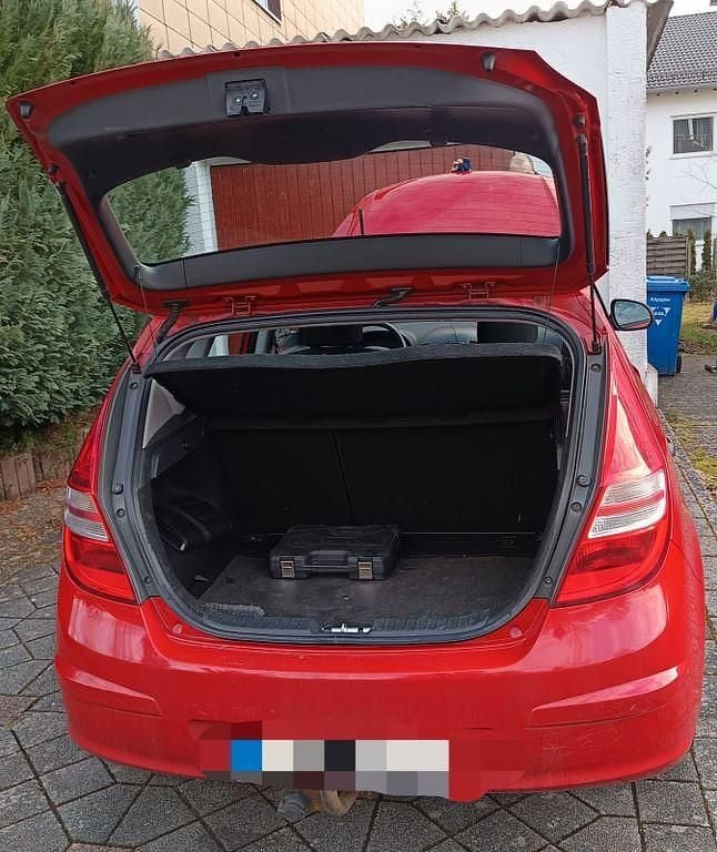 Gebraucht Hyundai i30 Comfort 109 PS (80 kW) 2009 Rot Limousine