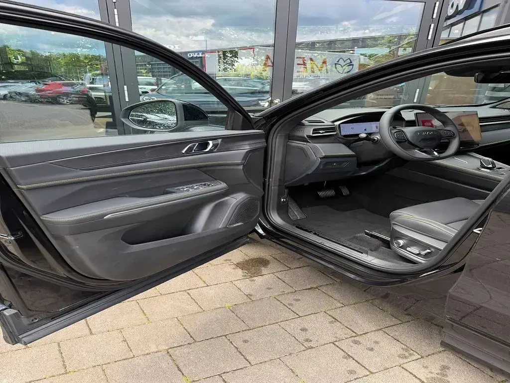 Neu Lynk & Co 01 139 PS (102 kW) 2026 Schwarz SUV