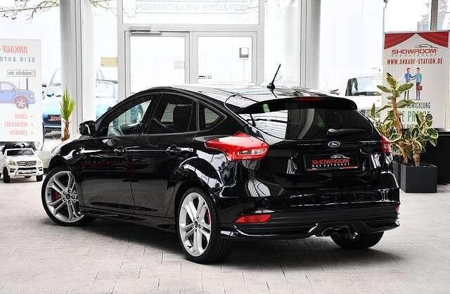 Gebraucht Ford Focus ST 250 PS (183 kW) 2017 Schwarz Limousine