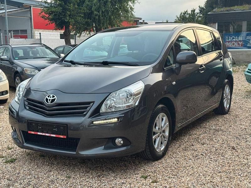 Grau Gebraucht 2010 Toyota Verso Edition Van / Kleinbus | 7.600 € (Fairer Preis) - Bild 1/4