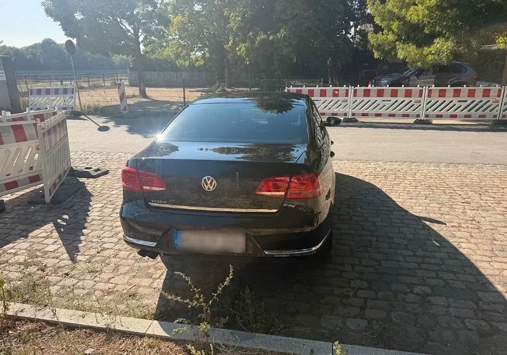 Gebraucht VW Passat Trendline 140 PS (102 kW) 2014 Schwarz Limousine