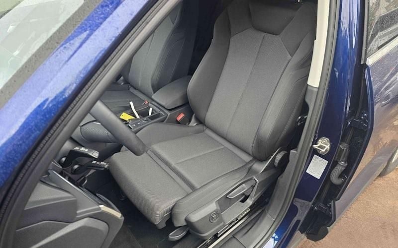 Gebraucht Audi Q3 Sportback Basis 150 PS (110 kW) 2024 Blau SUV