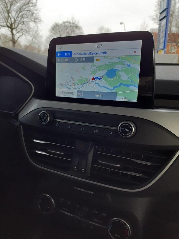 Gebraucht Ford Focus Cool & Connect 125 PS (91 kW) 2019 Schwarz Kombi