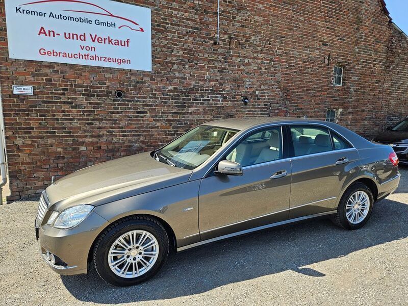 Grau Gebraucht 2010 Mercedes E200 Limousine | 14.999 € (Teuer) - Bild 1/4