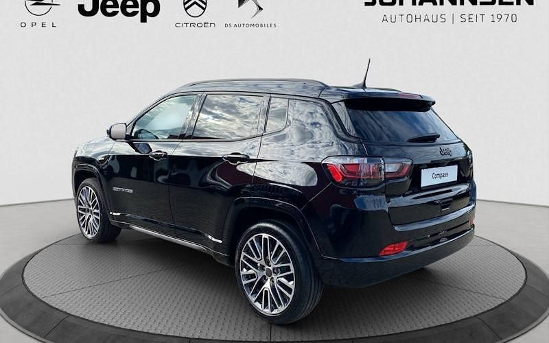 Neu Jeep Compass Summit 131 PS (96 kW) 2025 Schwarz SUV