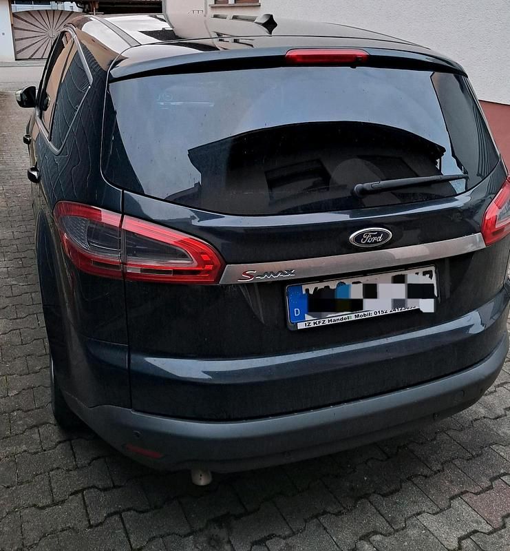 Gebraucht Ford S-MAX 163 PS (119 kW) 2014 Schwarz Van / Kleinbus