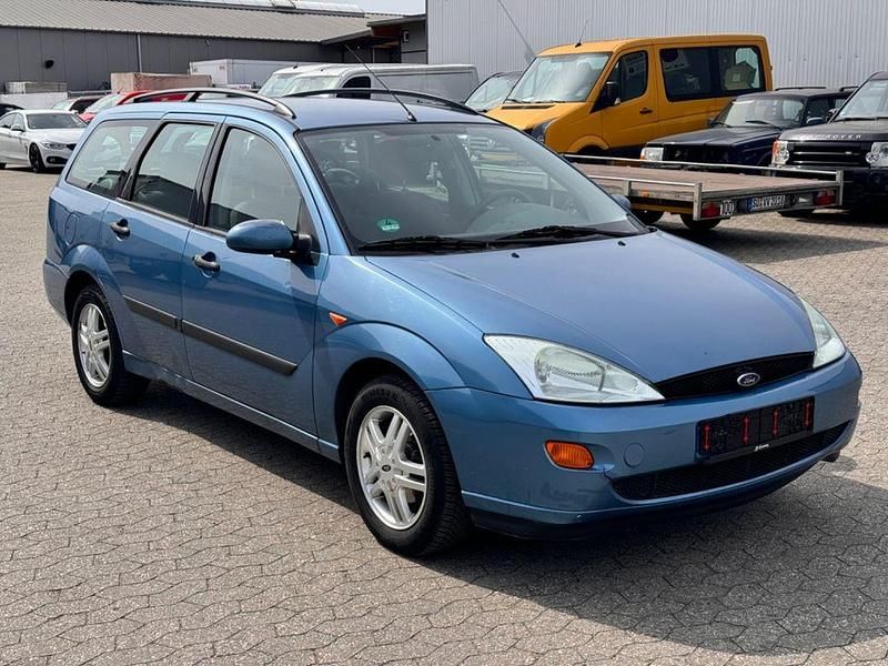 Second-hand Ford Focus 101 CP (74 kW) 2000 Albastru Berlinǎ