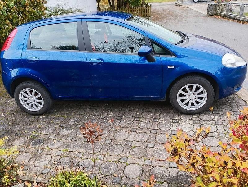 Gebraucht Fiat Punto Dynamic 77 PS (56 kW) 2009 Blau Kleinwagen