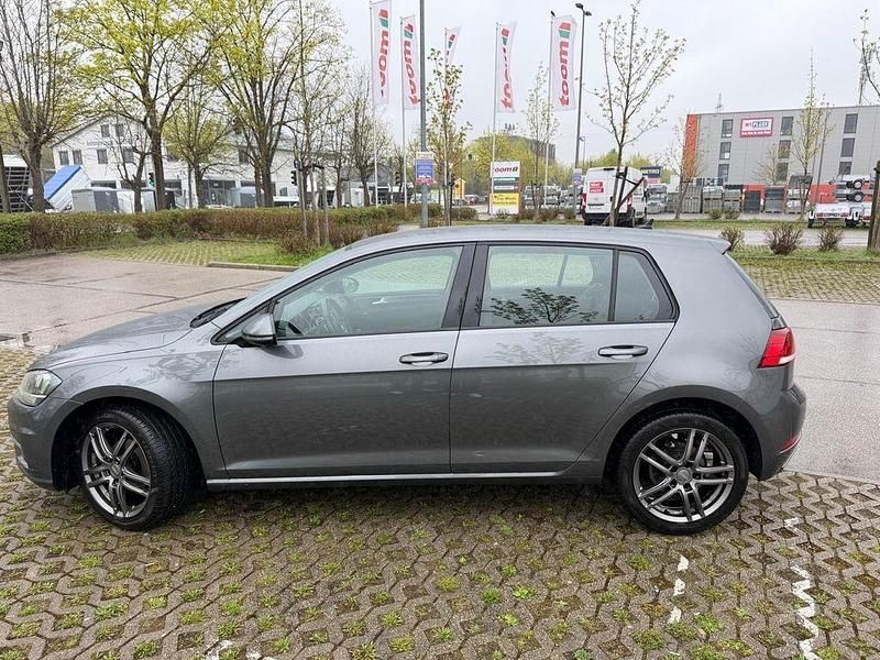 Gebraucht VW Golf VII 116 PS (85 kW) 2019 Grau Limousine