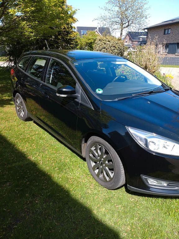 Usata Ford Focus Trend 120 CV (88 kW) 2018 Nero Berlina
