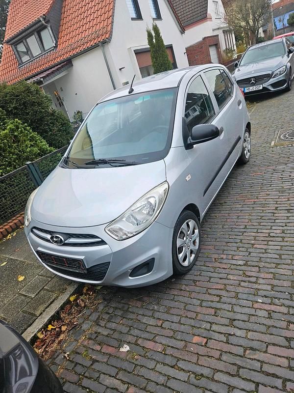 Silber Gebraucht 2012 Hyundai i10 Kleinwagen | 1.999 € (Superpreis) - Bild 1/4