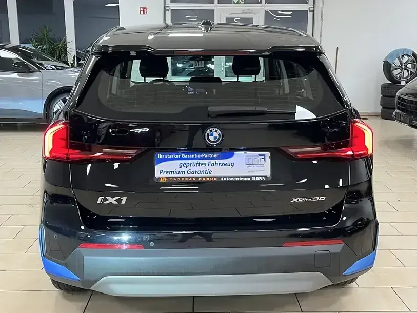 Używany BMW iX1 Performance 230 kW (313 KM) 2023 Czarny SUV