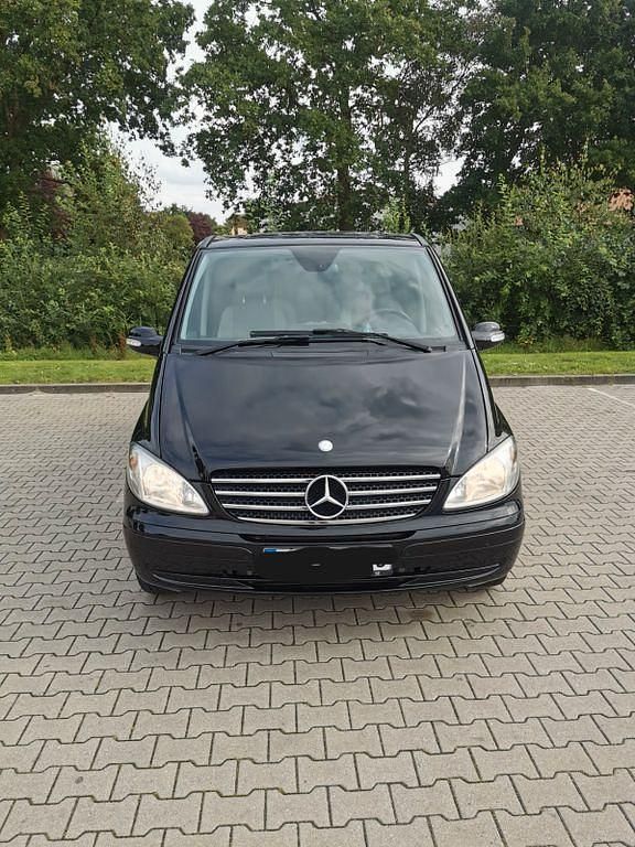 Schwarz Gebraucht 2010 Mercedes Viano Van / Kleinbus | 14.590 € (Teuer) - Bild 1/4