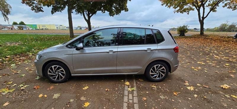 Silber Gebraucht 2017 VW Golf Sportsvan Sound Van / Kleinbus | 11.500 € (Superpreis) - Bild 1/4