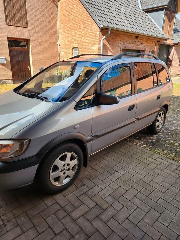 Gebraucht Opel Zafira 125 PS (91 kW) 2001 Silber Van / Kleinbus