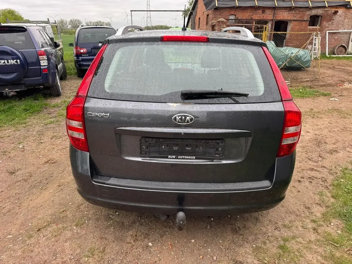 Używany Kia Ceed 122 KM (89 kW) 2010 Szary Hatchback
