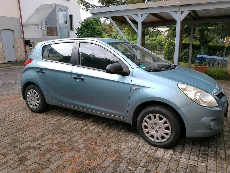 Blau Gebraucht 2010 Hyundai i20 Kleinwagen | 1.550 € (Superpreis) - Bild 1/4