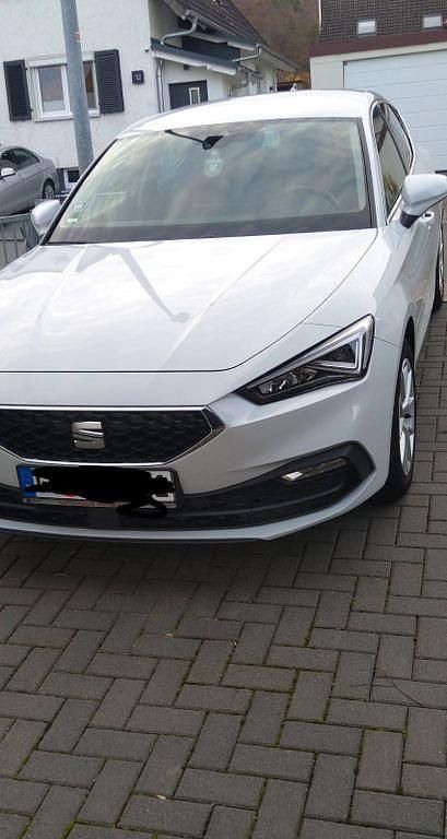Weiß Gebraucht 2021 Seat Leon Limousine | 17.000 € (Guter Preis) - Bild 1/4