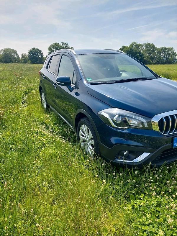 Blau Gebraucht 2018 Suzuki SX4 S-Cross SUV | 14.490 € (Etwas zu teuer) - Bild 1/4