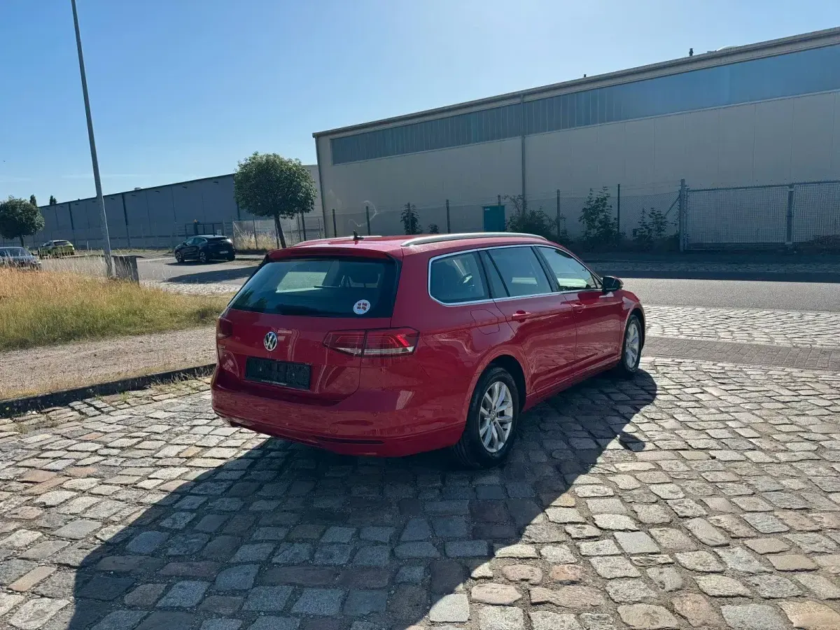 Gebraucht VW Passat 150 PS (110 kW) 2018 Rot Kombi