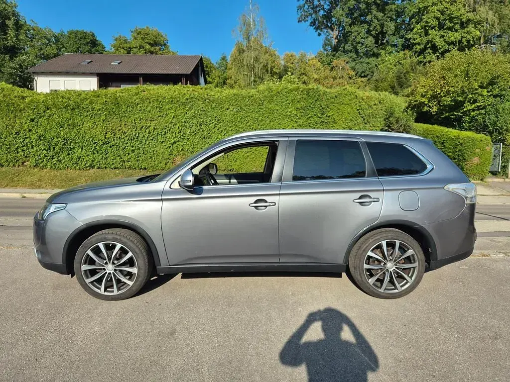 Gebraucht Mitsubishi Outlander Diamant Edition 150 PS (110 kW) 2015 Grau SUV