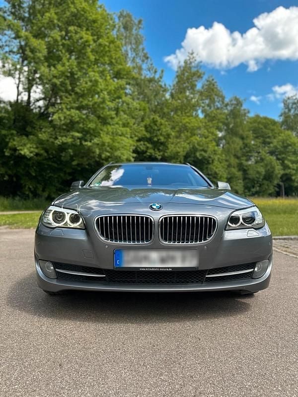 Grau Gebraucht 2012 BMW 520 Kombi | 8.300 € (Etwas zu teuer) - Bild 1/4