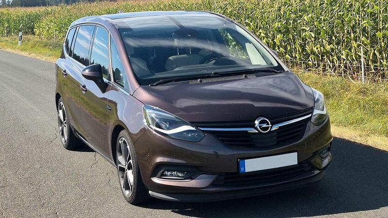 Braun Gebraucht 2016 Opel Zafira Tourer Innovation Van / Kleinbus | 9.900 € (Fairer Preis) - Bild 1/4