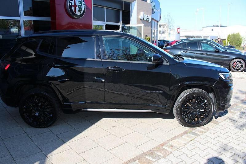 Second-hand Jeep Compass 131 CP (96 kW) 2023 Negru SUV