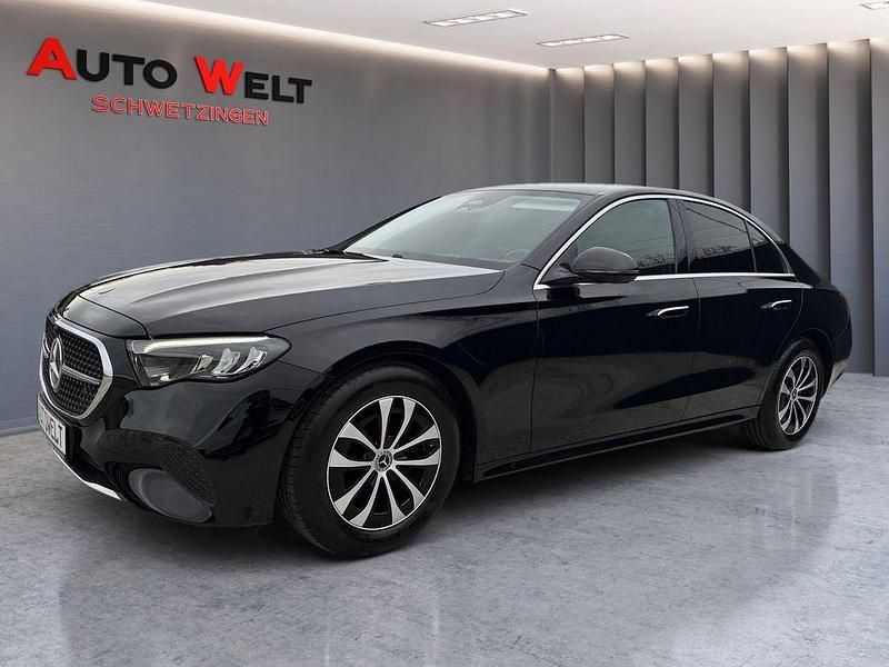 Gebraucht Mercedes E220 197 PS (144 kW) 2024 Schwarz Limousine