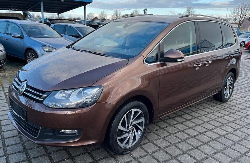 Gebraucht VW Sharan Sound 150 PS (110 kW) 2017 Braun Van / Kleinbus