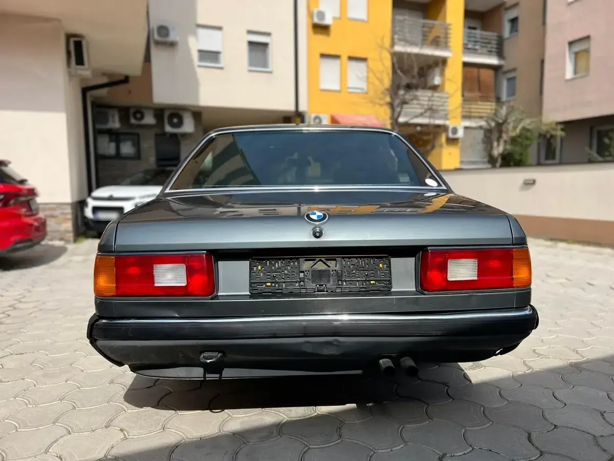 Gebraucht BMW 725 150 PS (110 kW) 1983 Grau Limousine