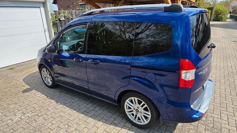 Gebraucht Ford Tourneo Courier Titanium 101 PS (74 kW) 2017 Blau Van / Kleinbus