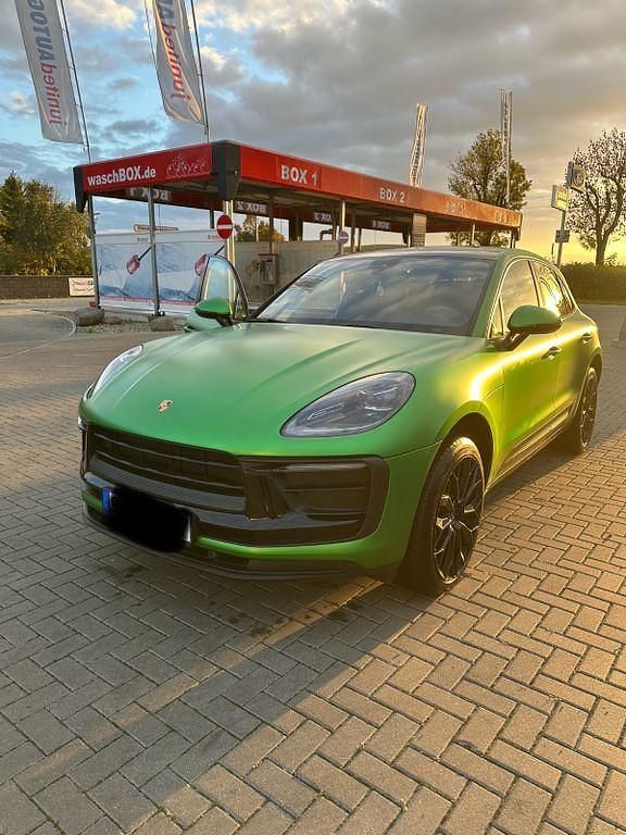 Grün Gebraucht 2022 Porsche Macan SUV | 59.950 € (Superpreis) - Bild 1/4
