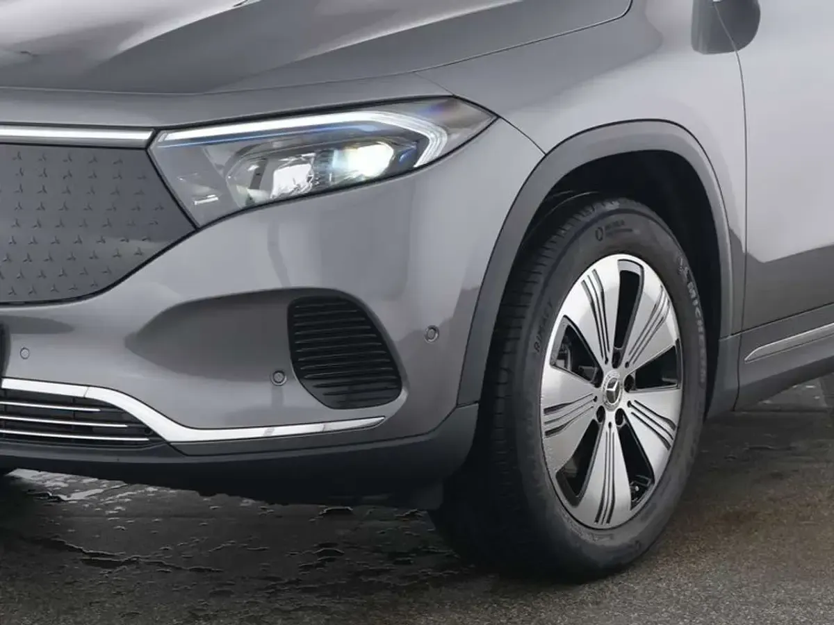 Gebraucht Mercedes EQA300 Progressive 167 kW (228 PS) 2025 Grau SUV