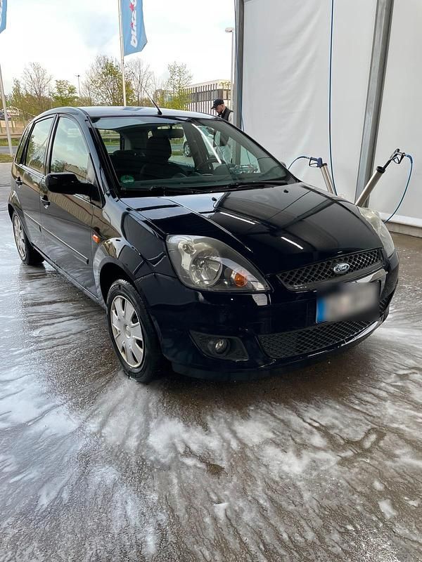 Gebraucht Ford Fiesta 80 PS (58 kW) 2007 Blau Kleinwagen