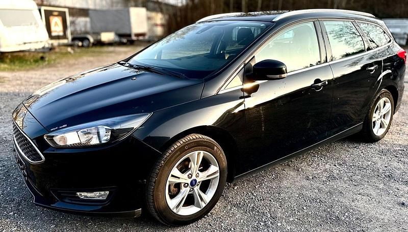 Gebraucht Ford Focus Titanium 125 PS (91 kW) 2015 Schwarz Kombi