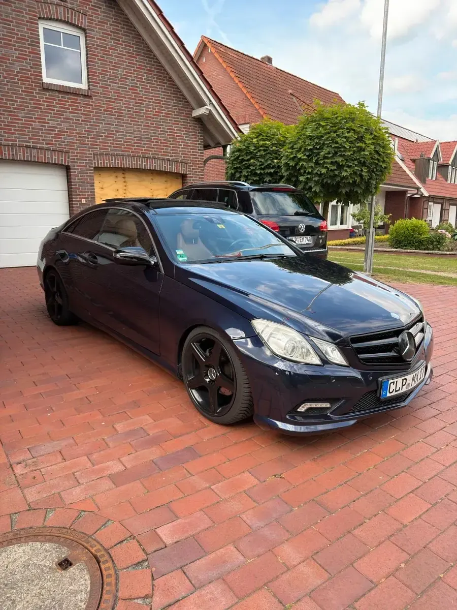 Gebraucht Mercedes E350 AMG 231 PS (169 kW) 2009 Blau Coupé