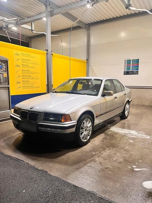 Gebraucht BMW 318 116 PS (85 kW) 1998 Silber Limousine