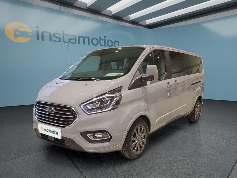 Grau Gebraucht 2023 Ford Tourneo Van / Kleinbus | 42.949 € (Etwas zu teuer) - Bild 1/4