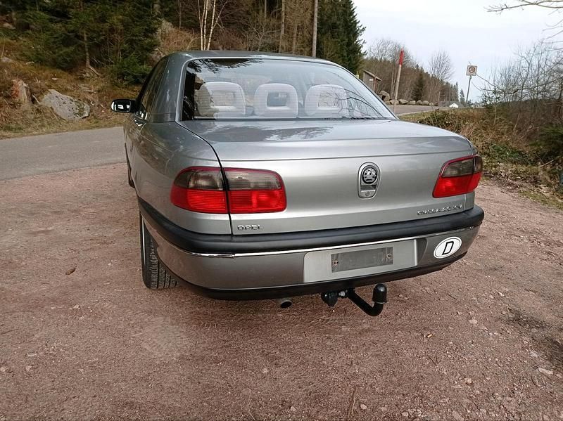 Gebraucht Opel Omega 136 PS (100 kW) 1994 Grau Limousine