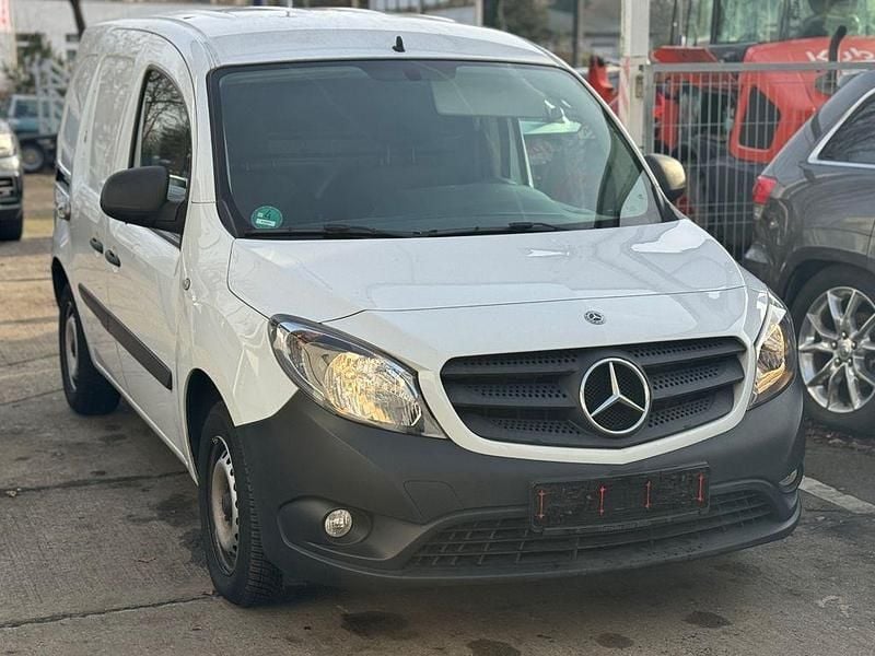 Weiß Gebraucht 2021 Mercedes Citan 108 Van / Kleinbus | 9.590 € (Guter Preis) - Bild 1/4