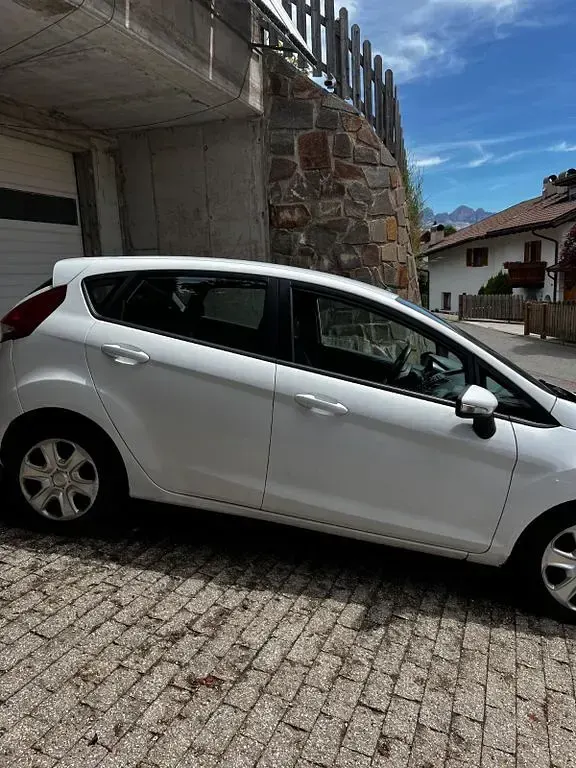 Gebraucht Ford Fiesta Titanium 82 PS (60 kW) 2008 Weiß Kleinwagen