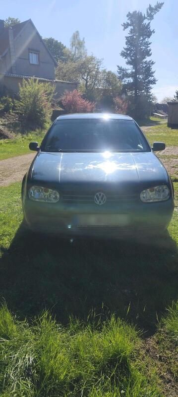 Grau Gebraucht 2003 VW Golf IV Limousine | 1.000 € (Superpreis) - Bild 1/4