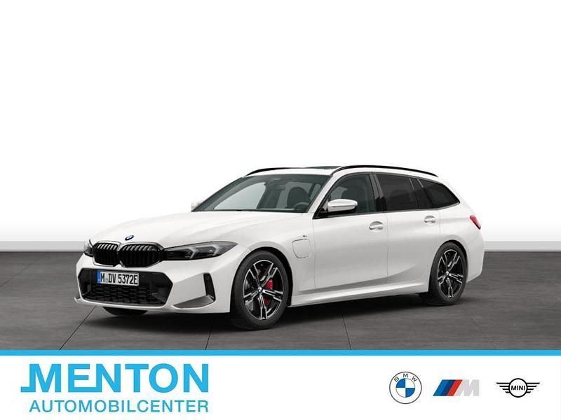 Weiß Gebraucht 2025 BMW 330e M Sport Kombi | 50.730 € (Guter Preis) - Bild 1/4