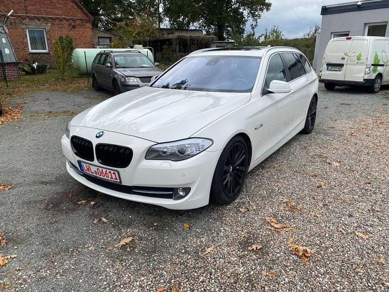 Weiß Gebraucht 2012 BMW 535 Sport Line Kombi | 10.650 € (Guter Preis) - Bild 1/4