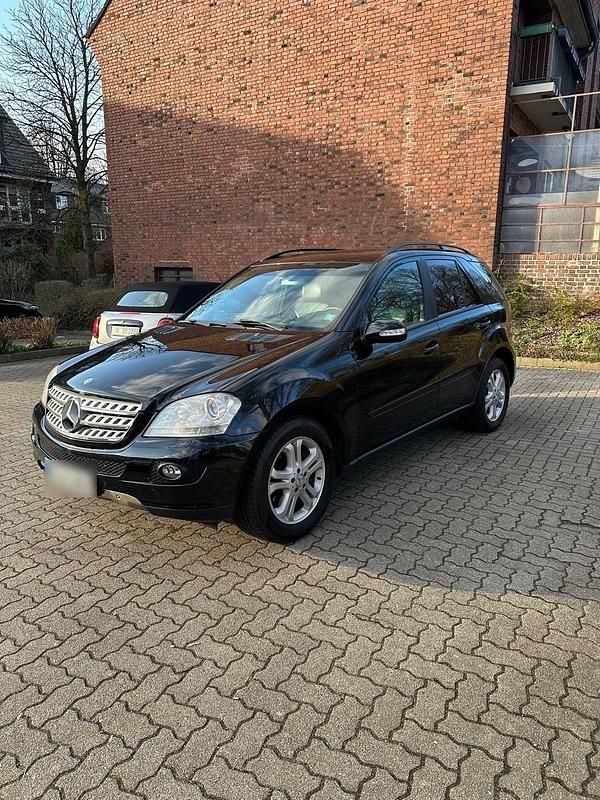 Gebraucht Mercedes ML320 224 PS (164 kW) 2006 Schwarz SUV